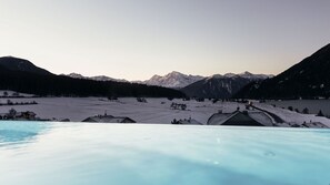 Infinity pool