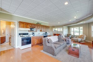 Living Area | Kitchen | Central A/C | Single-Story Unit