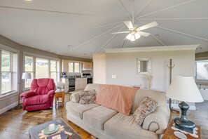 Living Area | Free WiFi | Single-Story Unit