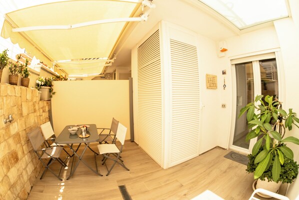 Patio3 copertina