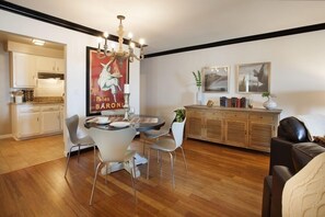 221-unit7diningroom