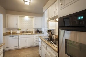 221-unit7kitchen