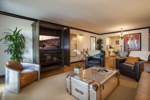 221-unit7livingroom1