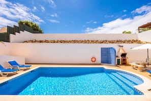 Private pool and terrace