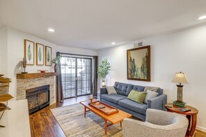 Living Room | Smart TV | Free WiFi | Gas Fireplace | Patio Access