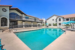 La Contessa | Community Amenities | Outdoor Pool | Picnic Areas