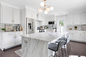 Seating for 3 at the kitchen island