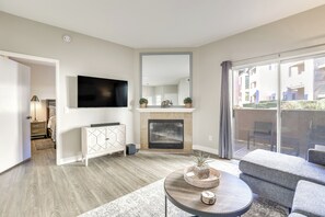 Living Room | Smart TV | Central A/C | Fireplace | Free WiFi