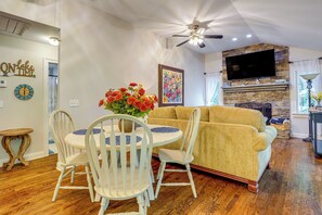 Dining Area | Dishware & Flatware Provided | Central A/C & Heat | 1st Floor