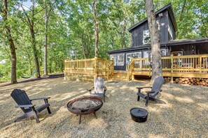 Fire Pit | Multi-Level Cottage