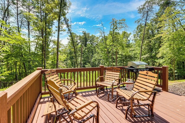 McCaysville Vacation Rental | 3BR | 2BA | 1,250 Sq Ft | Small Step for Entry