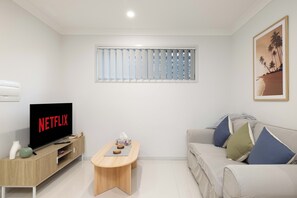 Private Living Room (2)