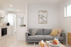 Private Living Room (2)