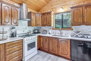 Kitchen | Cooking Basics | Keurig Coffee Makers | Dishwasher | Main Level
