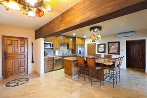 Kitchen & Dining Area