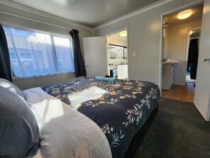 Bedroom set up with Super King bed (can be changed to 2x King Singles on request, with sufficient notice)