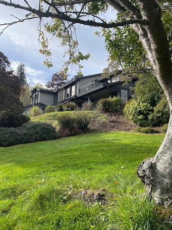 Private Rural property with valley vistas