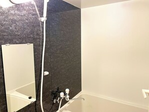 ・[203/Bathroom] Shampoo, conditioner, and body soap provided