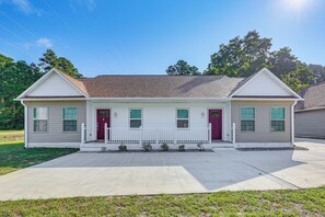 Parking | Shared Driveway (2 Vehicles) | Street Parking | RV/Trailer Parking