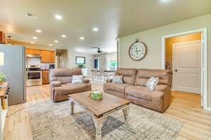 Living Room | Smart TV
