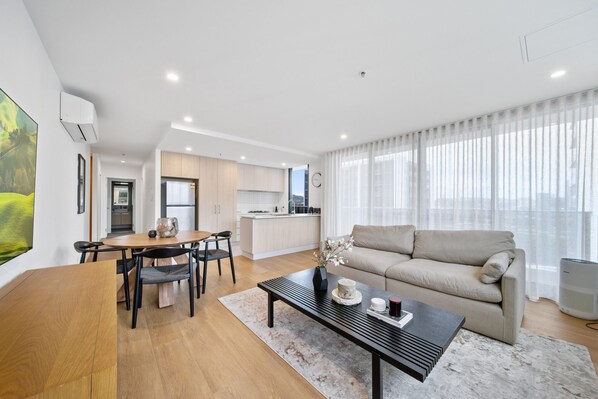 Living Area/Dining Area/Kitchen