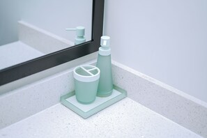 Bathroom amenities