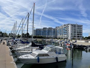 Wolke, Himmel, Boot, Wasser, Watercraft, Gebäude, Fahrzeug, Gewässer, Schiffsbau, Mast