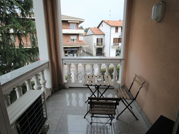 Property, Furniture, Building, Window, Wood, Table, Interior Design, Chair, Wall, Real Estate