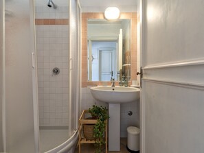 Mirror, Sink, Tap, Property, Plumbing Fixture, Bathroom Sink, Bathroom, Interior Design, Purple