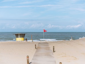 Blue, Body Of Water, Beach, Natural Environment, Horizon, Sea, Coast, Summer, Coastal And Oceanic Landforms, Sand