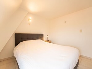 Furniture, Comfort, Building, Lighting, Wood, Bed, Interior Design, Floor, Shade