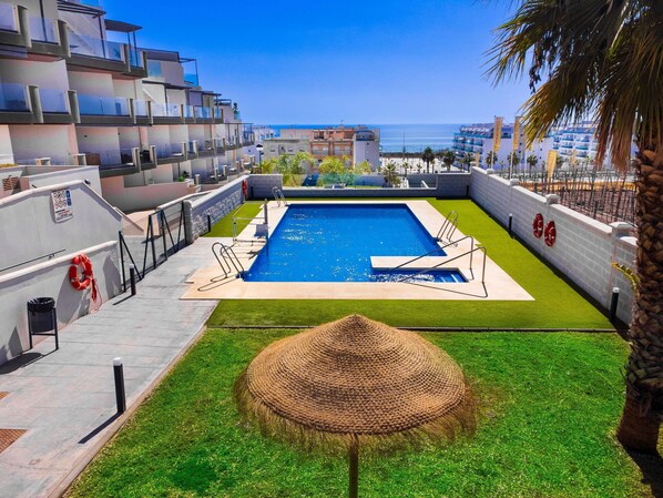 Plant, Sky, Water, Swimming Pool, Shade, Urban Design, Building, Grass, Tree, Leisure