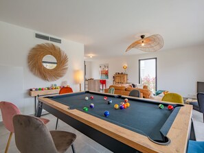 Ciel, Nuage, L'Eau, Plante, Piscine, Bâtiment, Bleu, Bleu Azur, Arbre, Maison