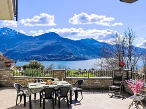Nuage, Ciel, Table, L'Eau, Meubles, Montagne, La Nature, Bâtiment, Tableau De Plein Air, Mobilier De Jardin