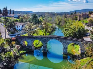Ciel, Nuage, L'Eau, Plante, Piscine, Bâtiment, Bleu, Bleu Azur, Arbre, Maison