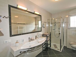 Spiegel, Zapfhahn, Sinken, Armatur, Eigentum, Bad Sink, Gebäude, Badezimmer, Beleuchtung, Interior Design