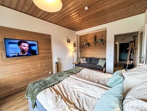 Möbel, Bilderrahmen, Komfort, Fernsehen, Holz, Gebäude, Beleuchtung, Fussboden, Bettrahmen, Wohnzimmer
