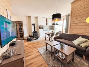 Table, Couch, Furniture, Property, Building, Picture Frame, Interior Design, Wood, Lighting, Living Room
