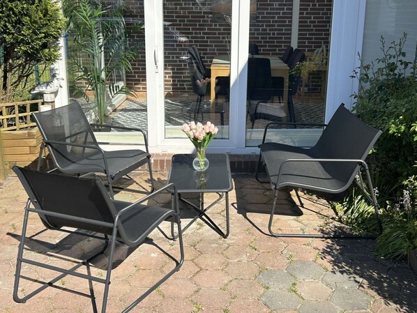 Plant, Property, Furniture, Shade, Outdoor Furniture, Interior Design, Chair, Wood, Floor, Comfort