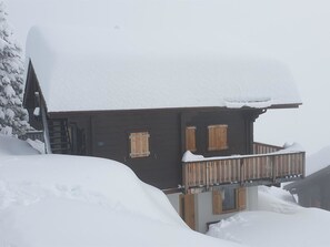Schnee, Gebäude, Steigung, Haus, Hütte, Einfrieren, Baum, Fenster, Geologisches Phänomen, Dach