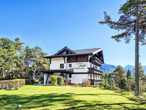 Plant, Sky, Property, Building, Natural Landscape, Tree, Land Lot, House, Cottage, Grass