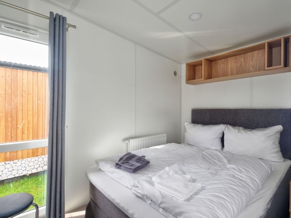 Möbel, Eigentum, Gebäude, Komfort, Holz, Interior Design, Fussboden, Bettrahmen, Schatten, Hartholz