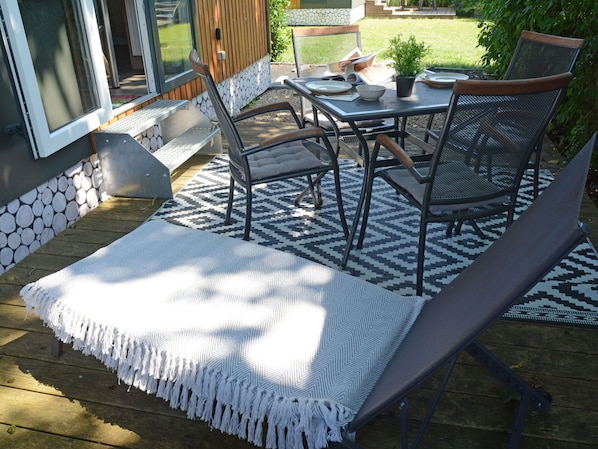 Möbel, Pflanze, Tabelle, Holz, Gartenmöbel, Rechteck, Stuhl, Tisch Im Freien, Schatten, Fussboden