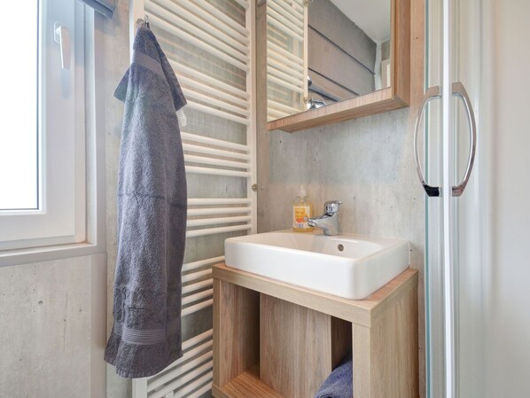 Tap, Plumbing Fixture, Bathroom Sink, Sink, Window, Wood, Purple, Interior Design, Bathroom, Flooring