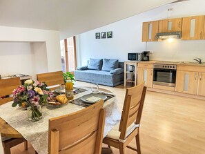 Möbel, Eigentum, Tabelle, Couch, Wohnzimmer, Stuhl, Flooring, Fussboden, Interior Design, Holz