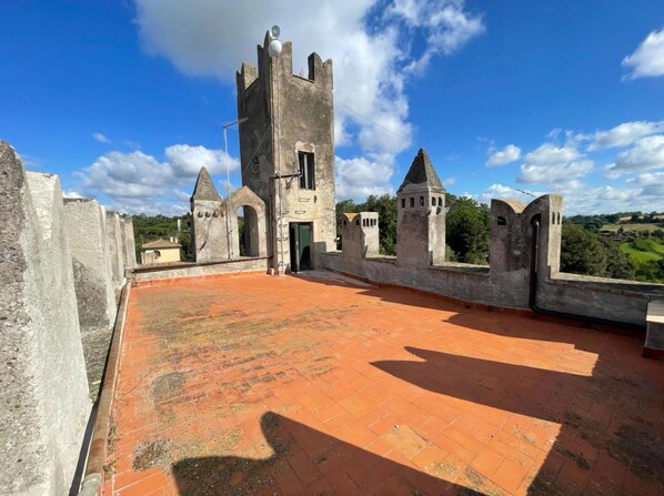 Nuage, Ciel, Bâtiment, Plante, Brique, Paysage, Arbre, Point De Repère, Ville, Château