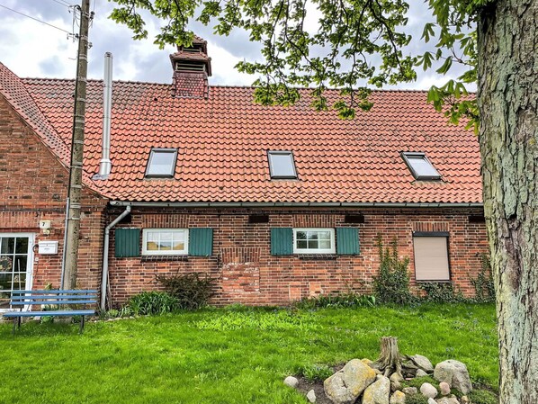 Fenêtre, Propriété, Bâtiment, Plante, Ciel, Bois, Arbre, Brickwork, Maison, Brique