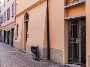 Möbel, Eigentum, Cabinetry, Komfort, Fenster, Gebäude, Spiegel, Holz, Bettrahmen, Bett