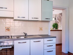 Cabinetry, Propriété, Blanc, Produit, Bâtiment, Evier, Évier, Design Intérieur, Cuisine, Cuisinière