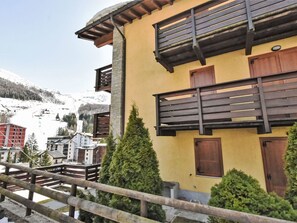 Bâtiment, Propriété, Plante, Fenêtre, Ciel, Clôture, Maison, Bois, Architecture, Neige